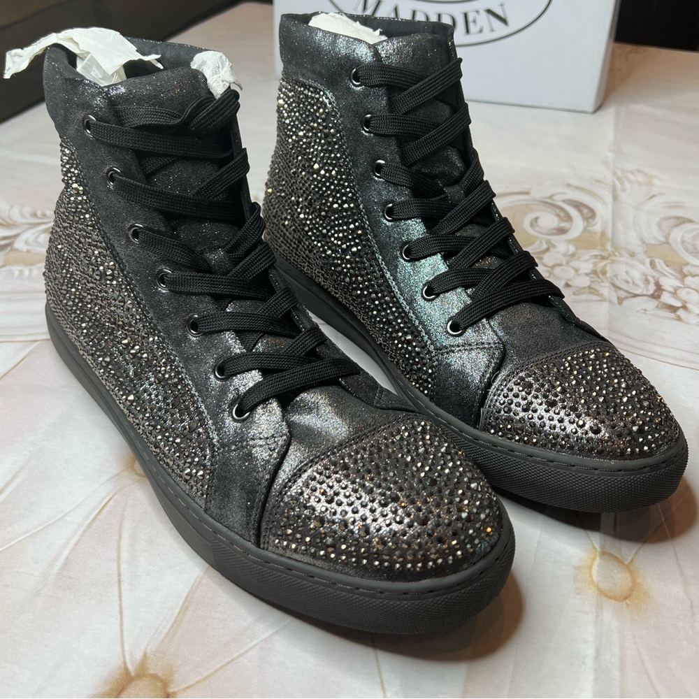 Steve Madden Crescent Grey Satin  sz 13